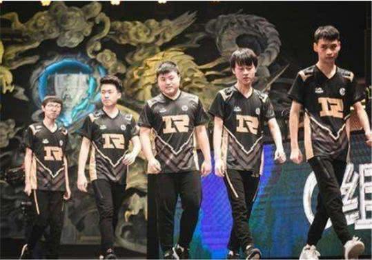 奔驰召回302辆SUV:机动车环保召回,谁是责任主体?‘泛亚电竞平台’(图1) 泛亚电竞