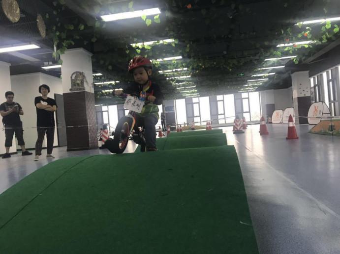 一艘集装箱船污染排放等于一千辆车 各国绿色港口建设方兴未艾“泛亚电竞平台”(图4) 泛亚电竞官网