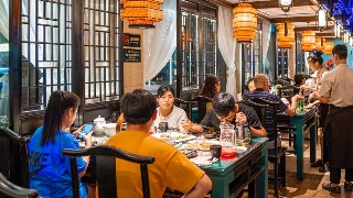 “泛亚电竞官网”传富士康巴西工厂停产:担心美国惩罚性关税(图2) 泛亚电竞平台