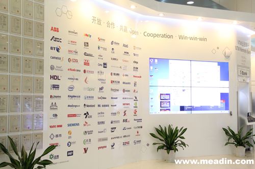 【泛亚电竞平台】
王励勤来了!“全民健身 活力中国”全国乒乓球业余锦标赛开幕!(图6) 泛亚电竞平台