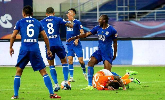 【泛亚电竞】
武汉卓尔输球草皮太湿滑？队员轻敌了？(图1)