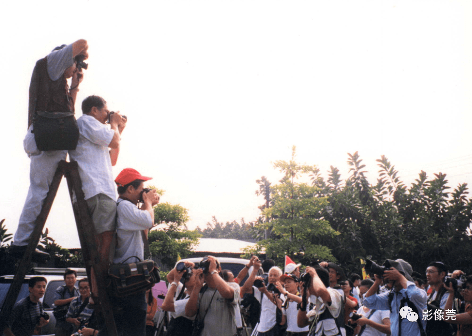 【泛亚电竞官网】
寻人!2001年到场过这个开镜仪式的影友荟萃啦(图19) 【泛亚电竞官网】
寻人!2001年到场过这个开镜仪式的影友荟萃啦(图19)