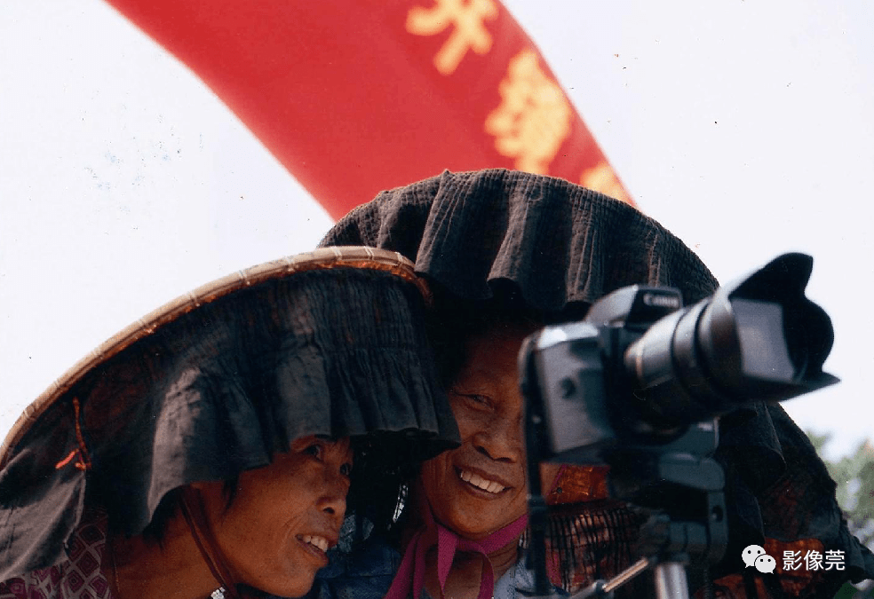 【泛亚电竞官网】
寻人!2001年到场过这个开镜仪式的影友荟萃啦(图20) 【泛亚电竞官网】
寻人!2001年到场过这个开镜仪式的影友荟萃啦(图20)