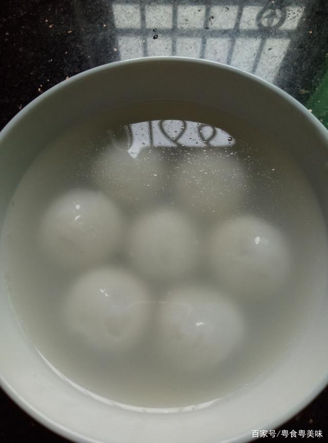 泛亚电竞平台-苹果音箱HomePod体验:除了亮灯,现在啥都做不了|WWDC2017(图3) 泛亚电竞