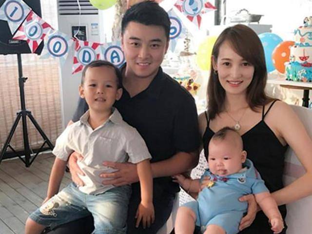 泛亚电竞-
王皓两任国乒前女友：初恋被开除与乒乓冠军完婚 另一位嫁煤老板(图4)